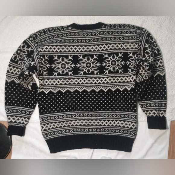 Vintage ROOTS Canada 100% Wool Snowflake Winter Christmas Knit Sweater -Mens XL - Picture 3 of 12